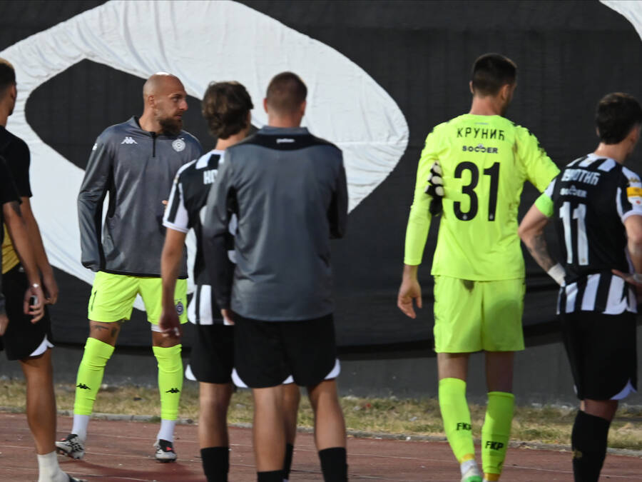  Grobari otjerali igrače Partizana poslije poraza od Vojvodine 