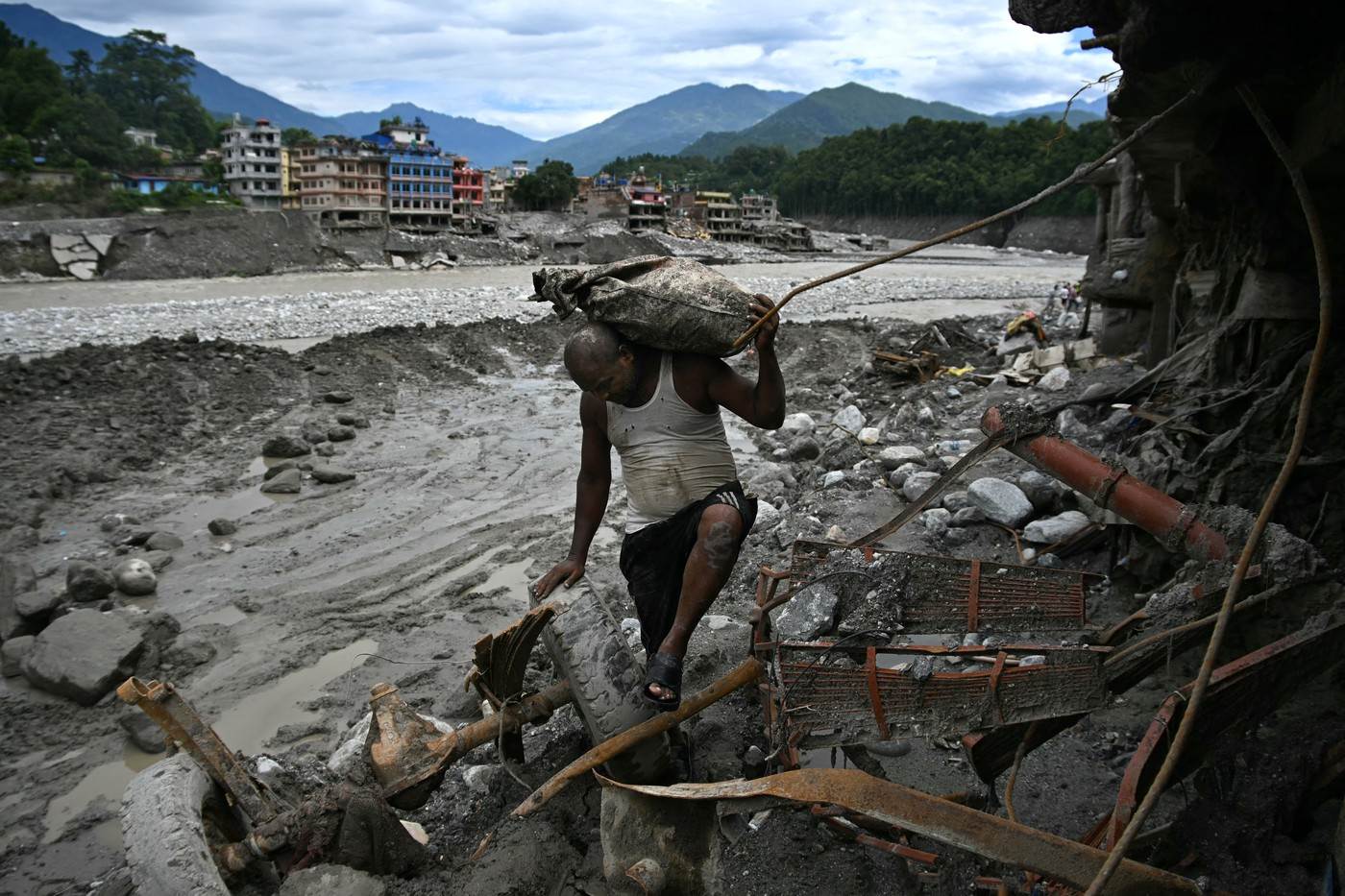  Nepal traga za više od 600 ljudi nakon poplava 