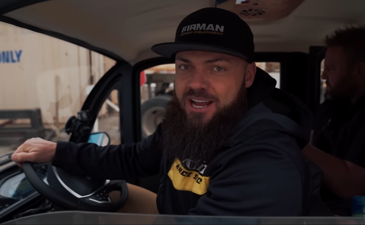 Jutjuber kupio najjeftiniji auto na svijetu za 3.800 dolara 