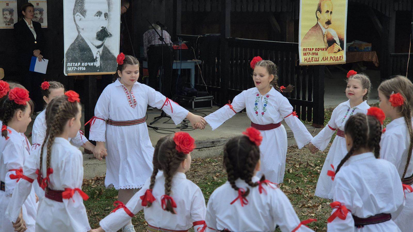 Romanovci proslavili 122 godine od tajnog vjenčanja Petra i Milke 