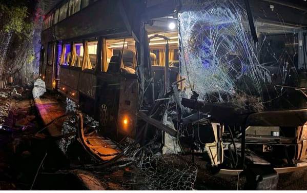  Nezgoda na putu Mojkovac – Kolašin: Autobus sa osnovcima udario u stijenu 
