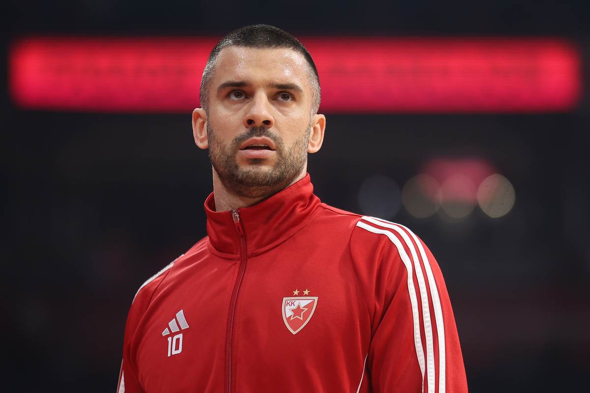  Branko Lazić koga da gledam u Crvenoj zvezdi 