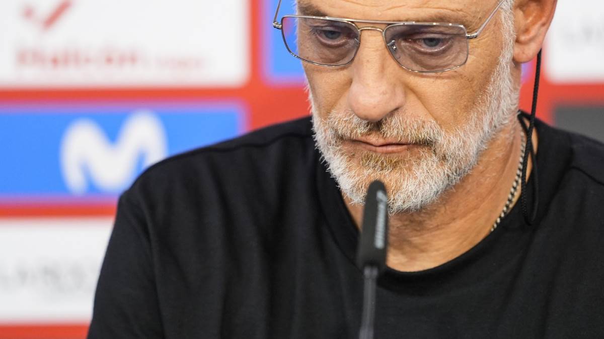  Slaven Bilić se izvinio jer nije držao ruku na srcu tokom intoniranja himne 