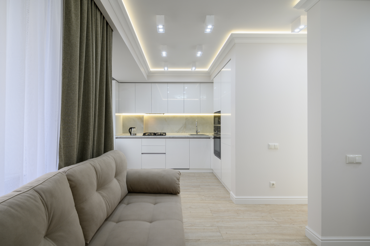  Spušteni plafon u kuhinji sa LED rasvjetom i izolacijom 