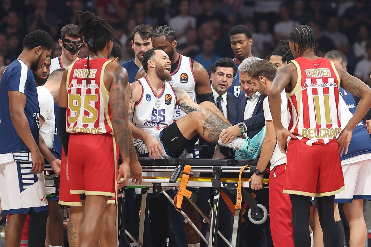  Doktor Crvene zvezde pomogao Majku Džejmsu 