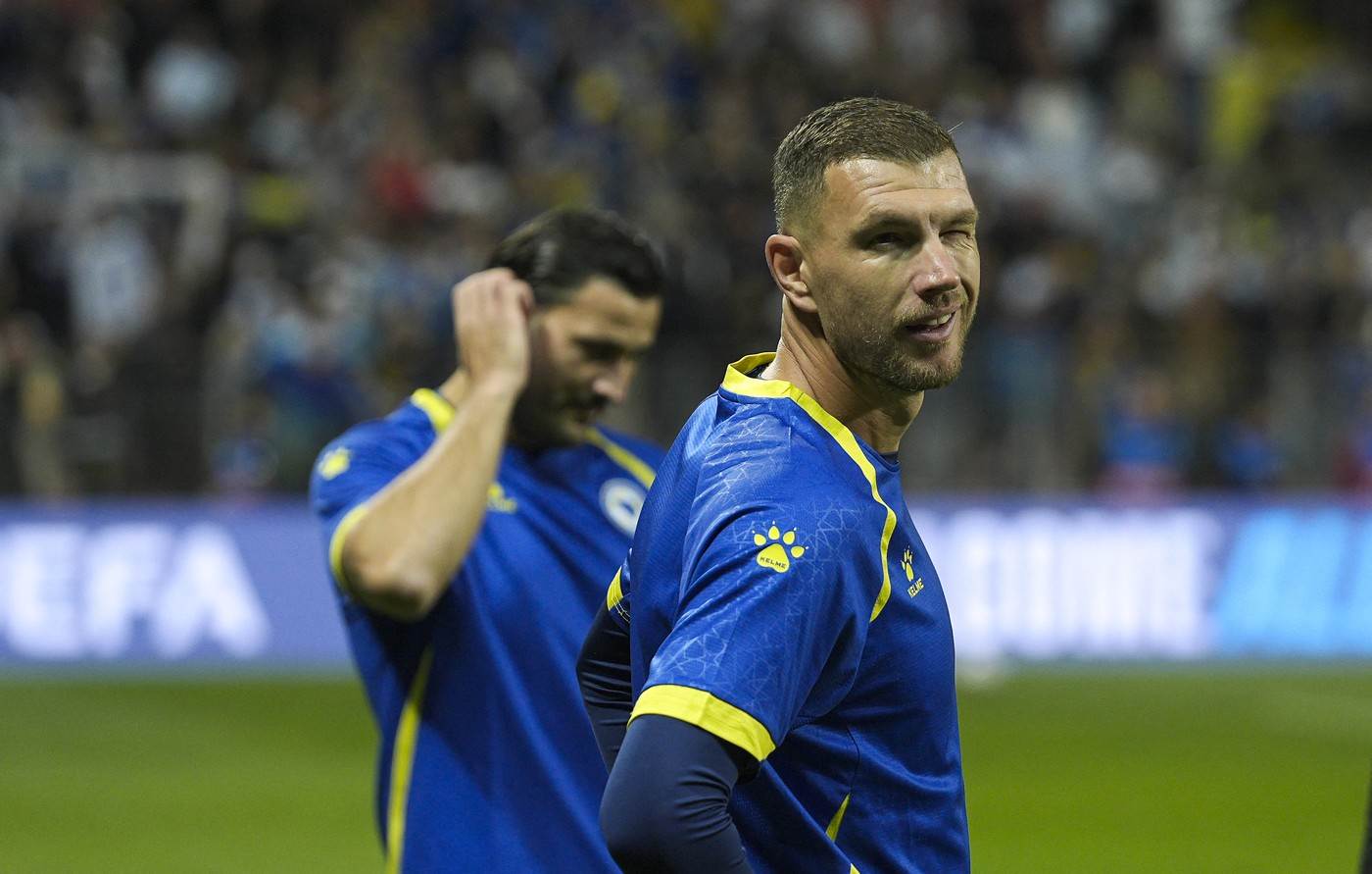  edin dzeko se oprostio jedan fudbaler nije stao u spalir  