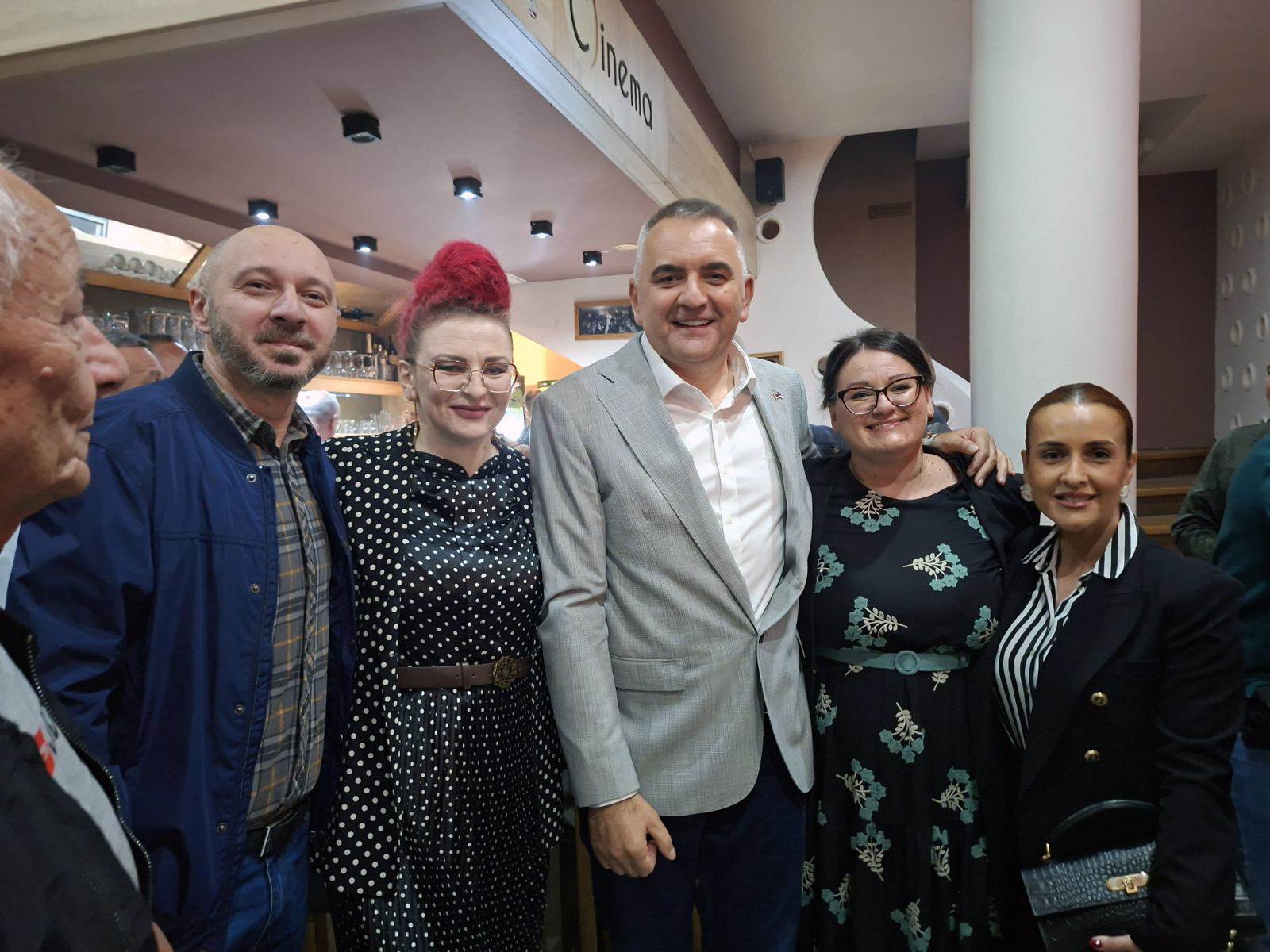  Minić u Šamcu dočekan uz pjesmu i vatromet 