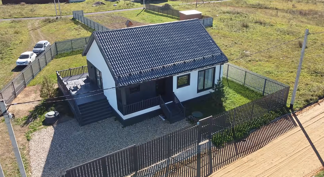  Kako izgleda prizemna montažna kuća od 75 m² sa velikom terasom 