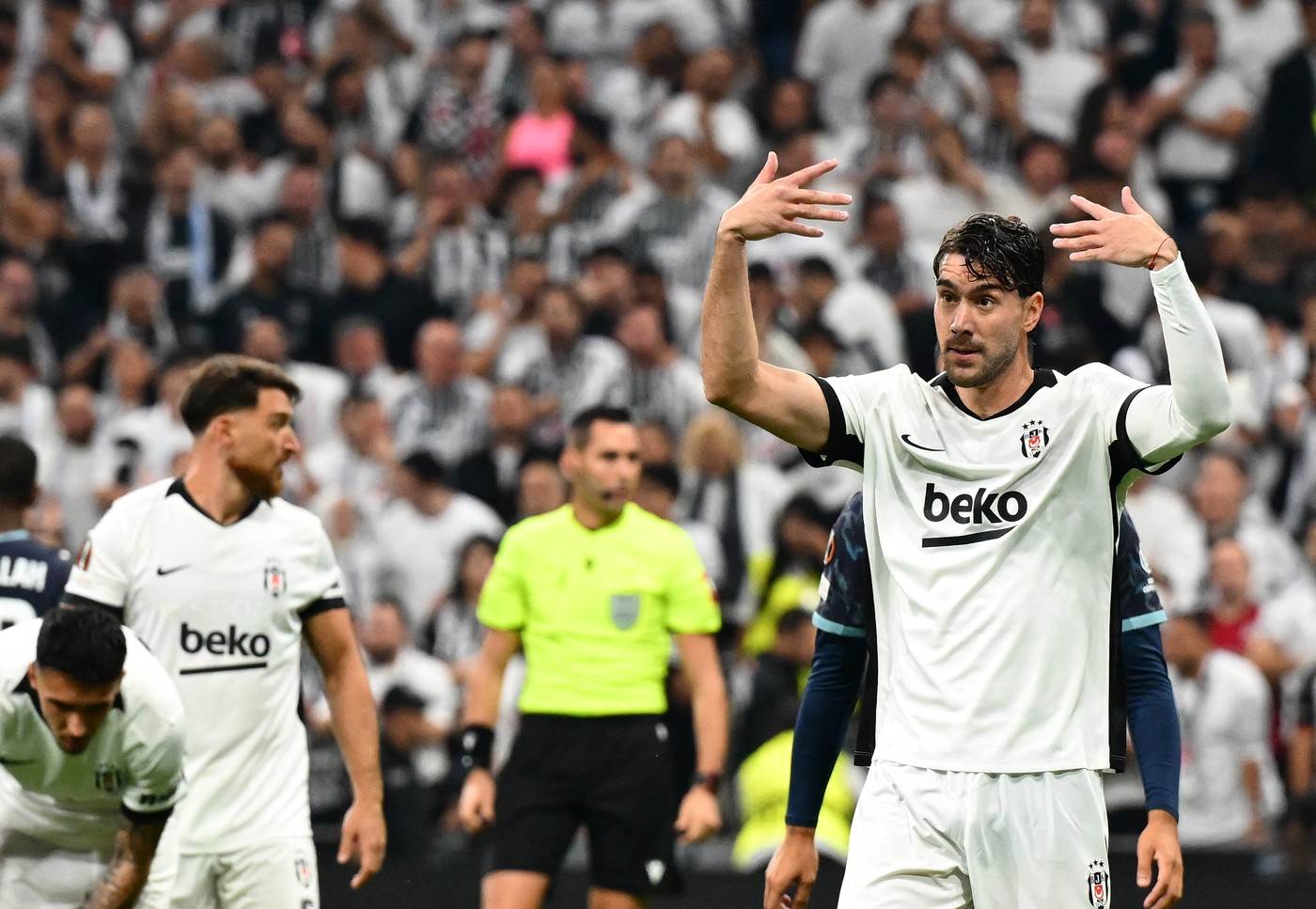  dusan vlahovic nije igrao za srbiju sad je starter za besiktas 