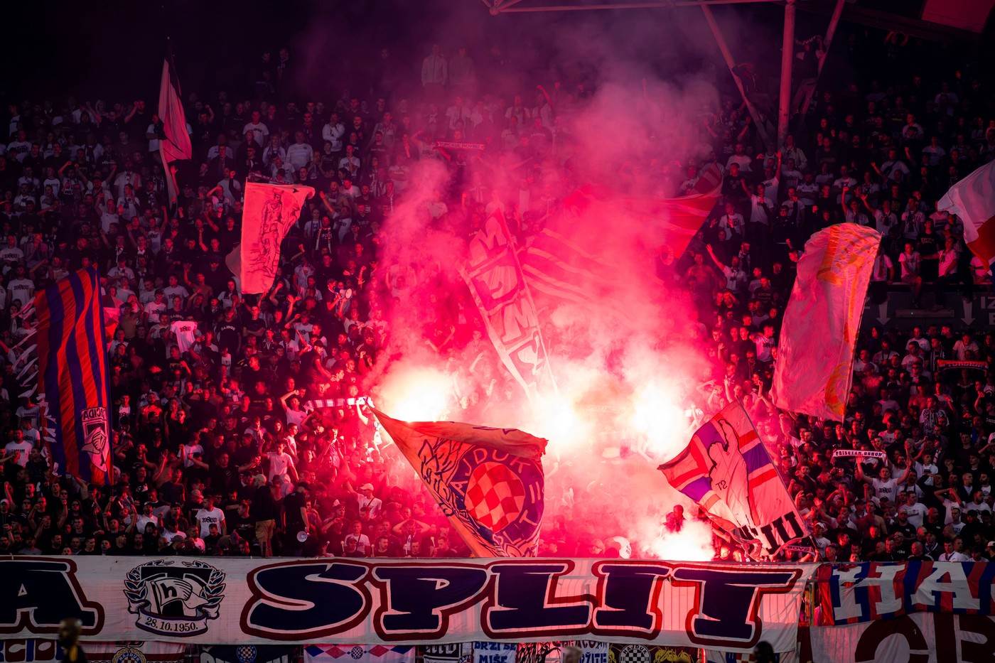  Šataraš Mondo kolumna Opereta na splitskoj Rivi Hajduk Split Ajaks Torcida ustaše nacizam 
