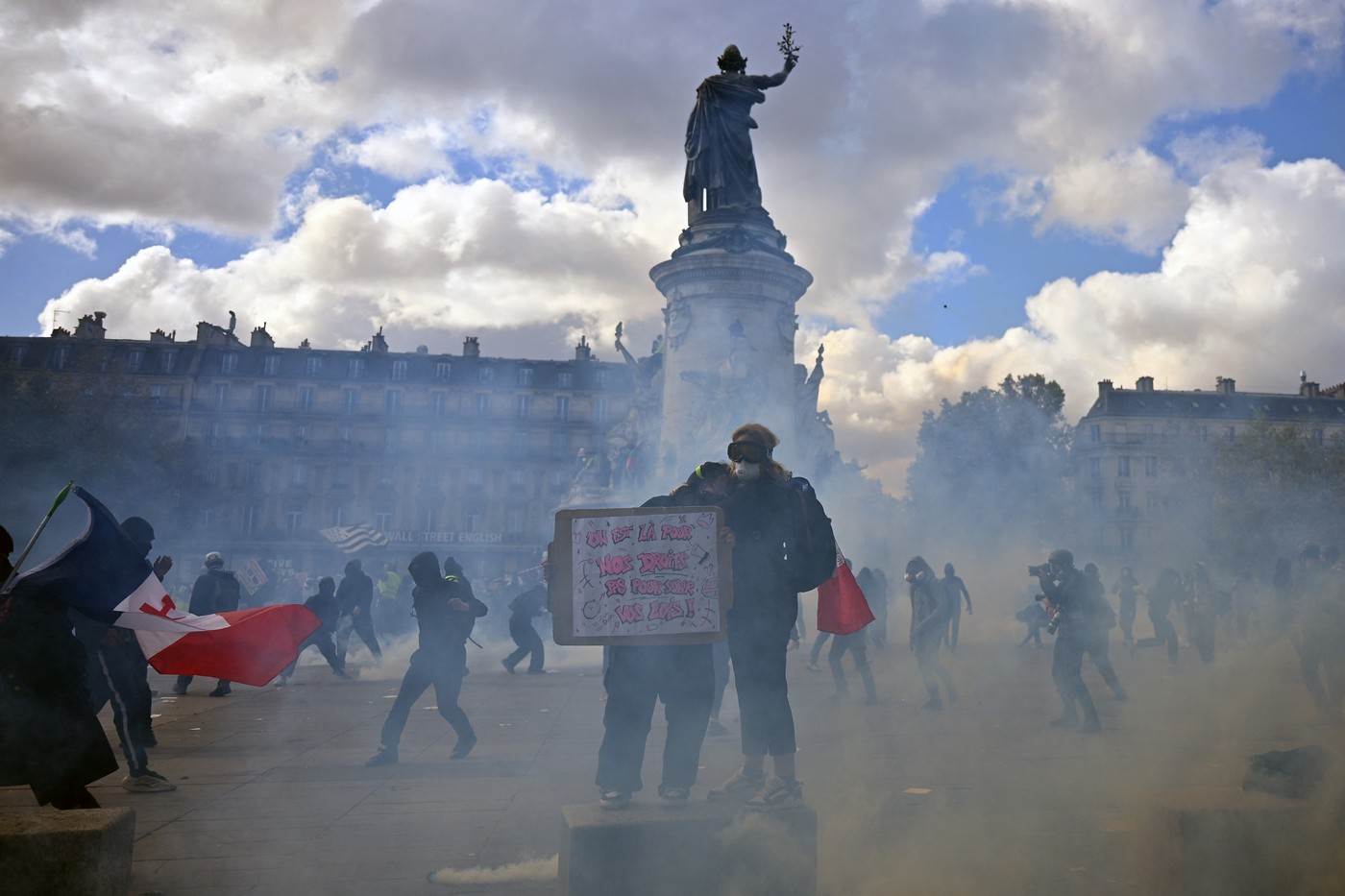  Sukobi demonstranata i policije u Francuskoj ne jenjavaju 