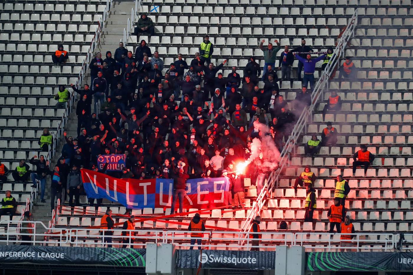  Navijači Borca pušteni iz pritvora u Atini 