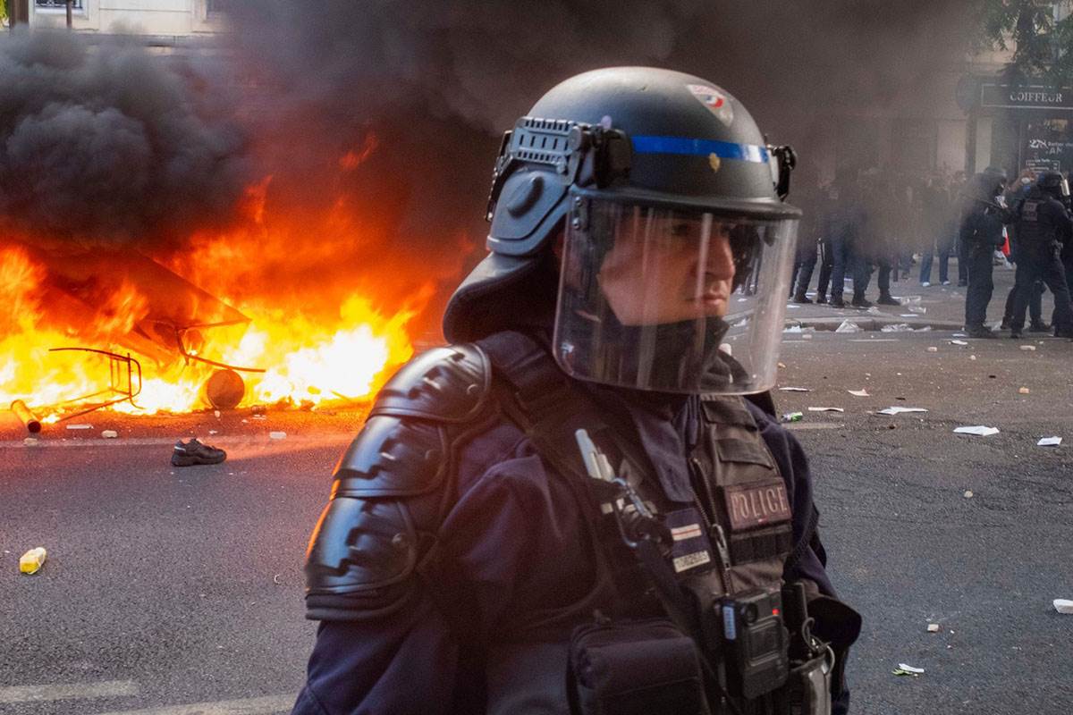 Izgorjela gradska kuća u Limožu: 1.200 uhapšenih na protestima u Francuskoj 