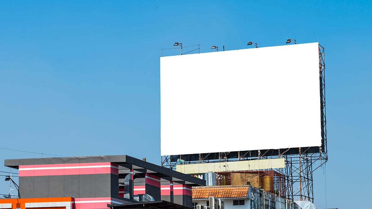 Žena godinu dana živjela u reklami iznad supermarketa u SAD 