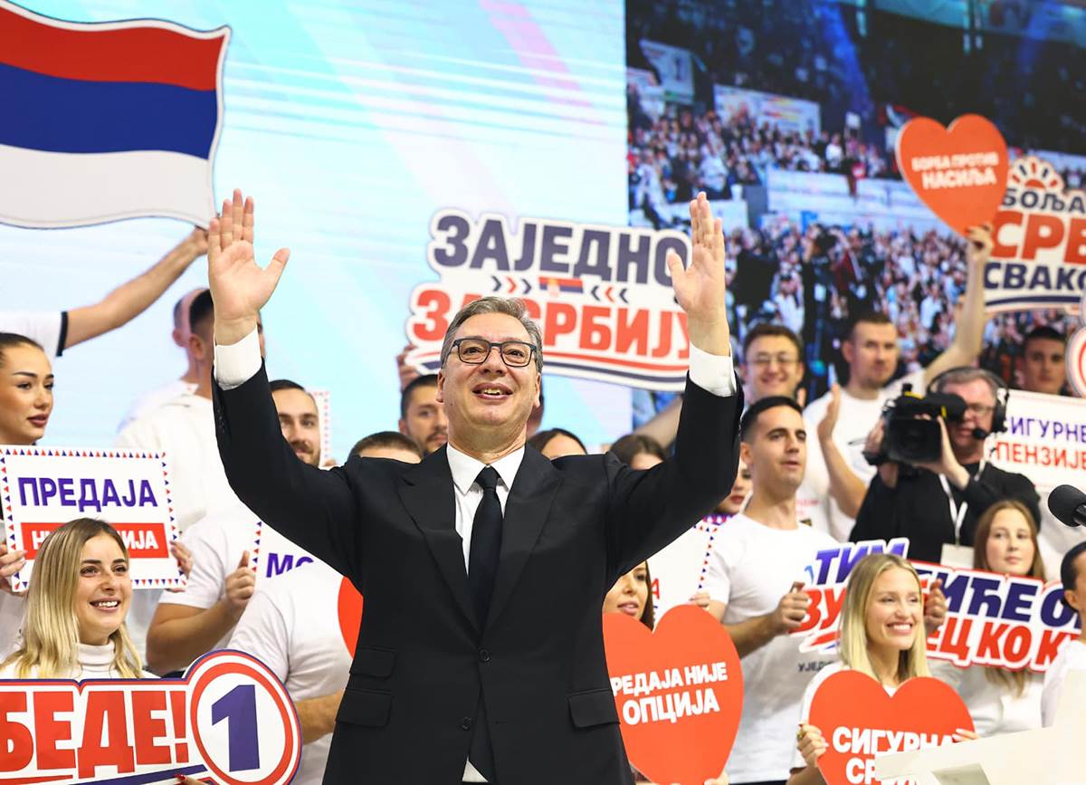  Vučić na mitingu predstavio 5 tačaka programa liste Ujedinjena Srbija 