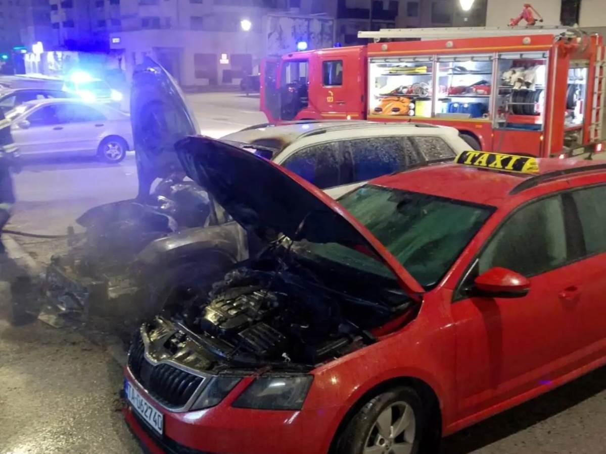  Dva auta izgorjela na Palama 