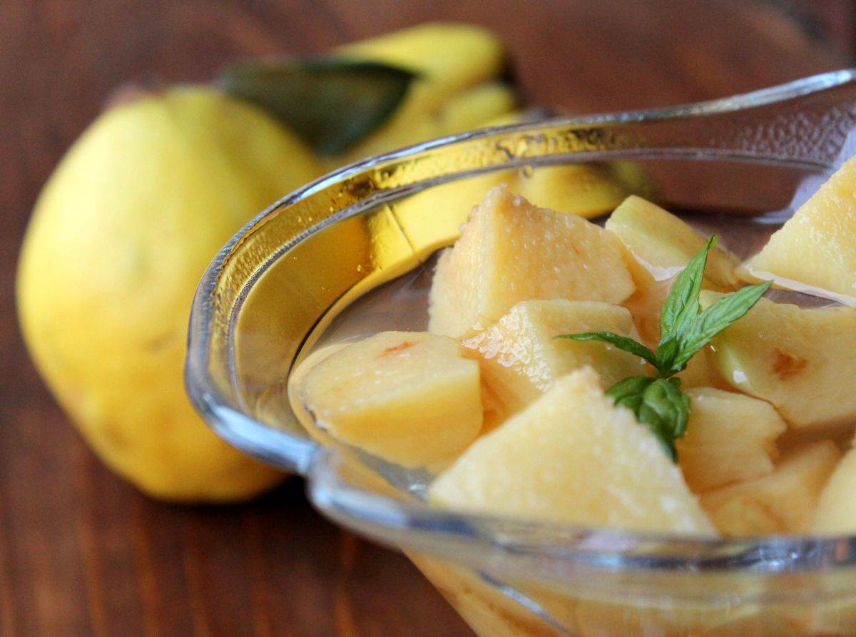  Domaći kompot od dunja: Recept za mirisnu zimnicu s limunom 