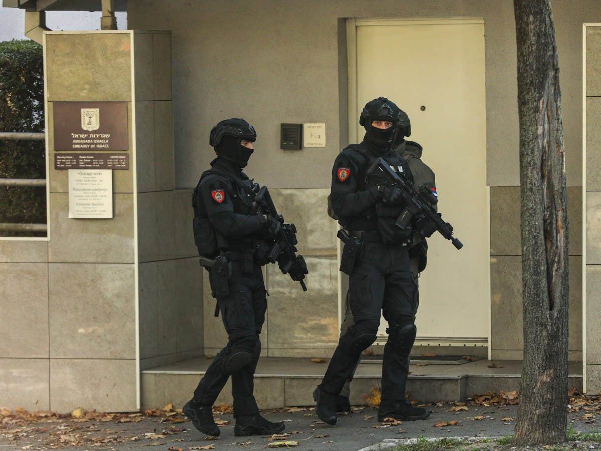  Napadač na ambasadu Izraela hapšen u Minhenu pa deportovan u Srbiju 