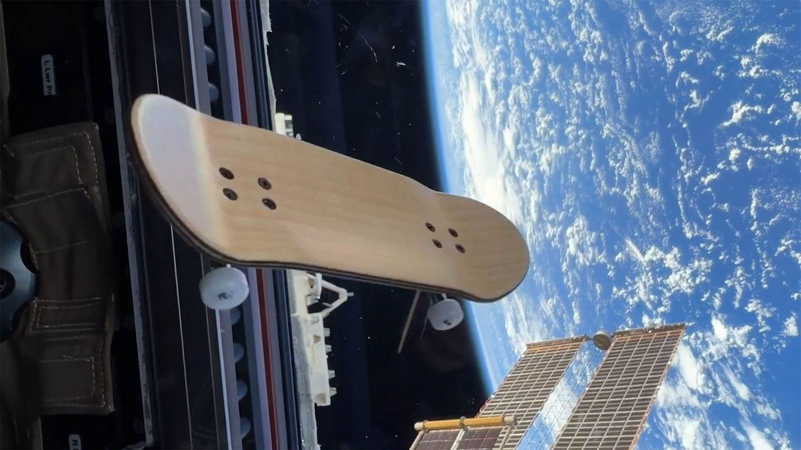  Astronautkinja ponijela skejtbord u svemir 