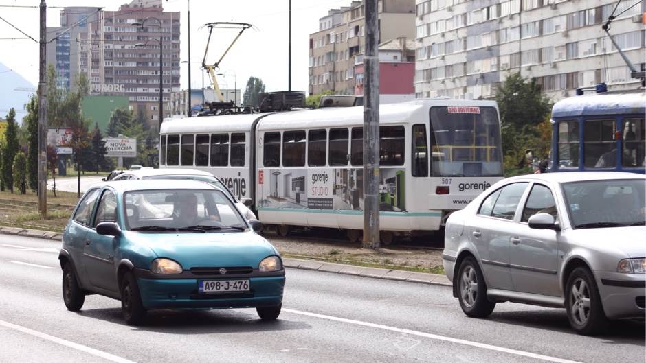  Sarajevo: Suzavac u tramvaju? 