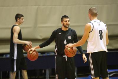  Aleksandar Cvetković na zagrijavanju KK Partizan 