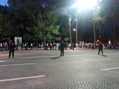  Kamenovan autobus sa "orlovima" 