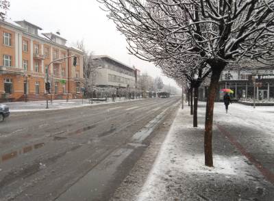  Vozači, oprezno: Putevi mokri i klizavi 