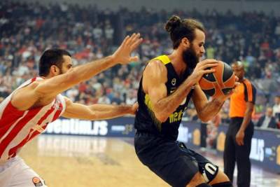  Fenerbahče - Zvezda 72:, Datom ubacio 27 poena 