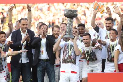  Crvena zvezda proslavila titulu pred 40.000 gledalaca 
