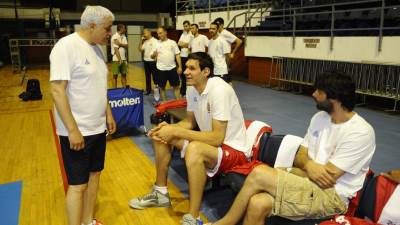  KSS plaća da Bobi igra! 