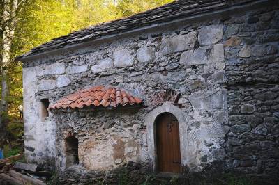  Bačena boja na srpsku crkvu u Zagrebu!  