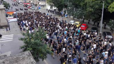  Grobari u korteu do Pionira 