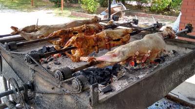  Neobična situacija u Kaknju: Lopovi iz restorana ukrali pečeno jagnje 