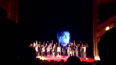  SRCE DA PUKNE: Deca se oprostila od Mande (VIDEO) 