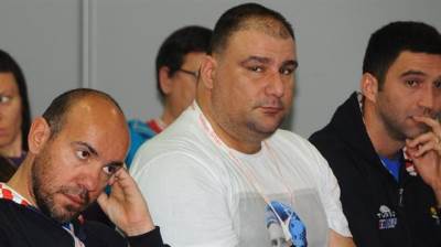  Dejan-Savic-Zelece-da-nam-otkinu-glavu 