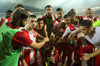  SASTAV ZVEZDE: Fibel "visi", Supić na golu 