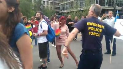  Švedski policajac na srpskoj gej paradi (VIDEO) 