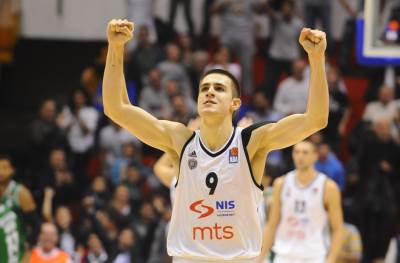  Grobari uz Partizan i na evropremijeri 