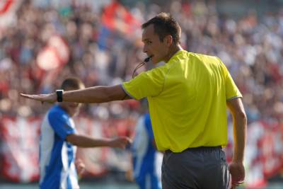  Bravo za fudbalske sudije! 