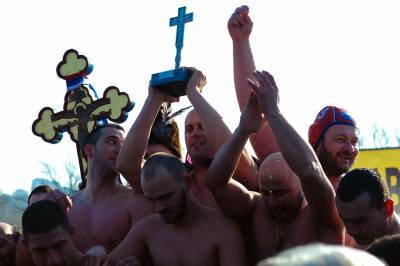  Plivanje za časni krst u hotelskom bazenu! 