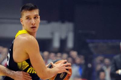  Bogdan-Bogdanovic-odlican-za-Fenerbahce-Datome-pogodjen-u-glavu 