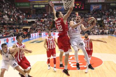  Večeras je derbi: Partizan ili Zvezda? (ANKETA) 