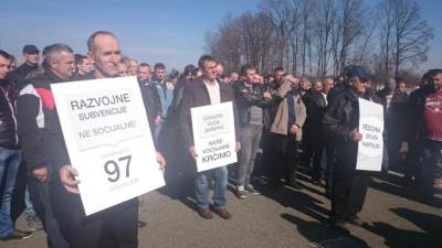  Protest poljoprivrednika: Pare ili odlazite (FOTO) 