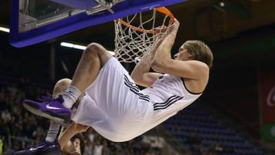  Uros-Lukovic-zakucavanje-za-pobedu-na-Partizan-Zadar 