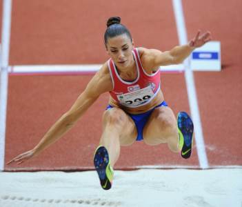  Ivana-Spanovic-trening-na-otvorenom-posle-izolacije-korona-virus-VIDEO 