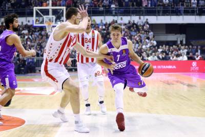  Luka Dončić za 18. rođendan dobio dres KK Crvena zvezda 