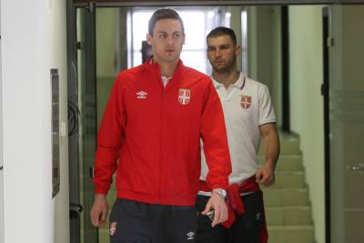  Branislav-Ivanovic-i-Nemanja-Matic-pred-mec-Gruzija-Srbija-kvalifikacije-za-SP-2018 