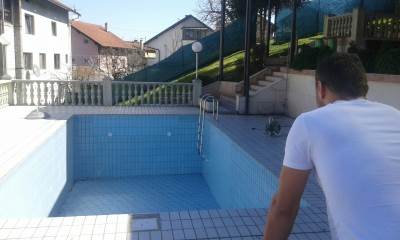  Arkan na Laušu skočio u prazan bazen 