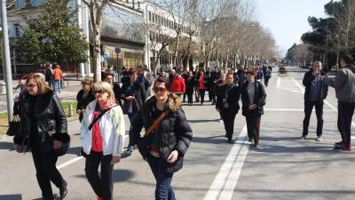  Kolima uletela među majke, napala novinare 