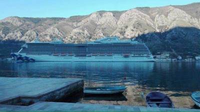  Ovo je najveći brod koji je uplovio u Boku ikada! 